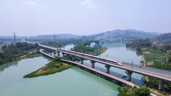 印尼雅萬高鐵最新動態(tài)，自然美景之旅的啟程